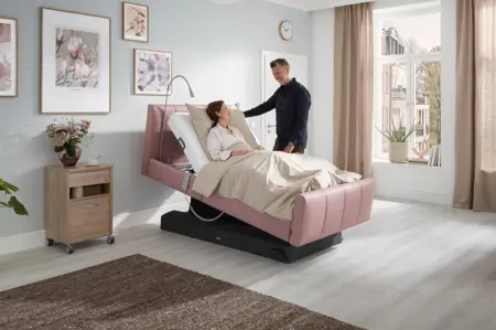 Libra - variant deluxe mattress base at an angle, reverse-Trendelenburg position Libra - variant deluxe mattress base with patient positioned at an angle, reverse-Trendelenburg position